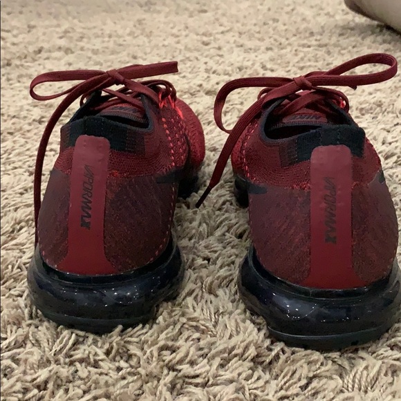 Men’s Nike Vapormax Flynit Shoes - Picture 2 of 7